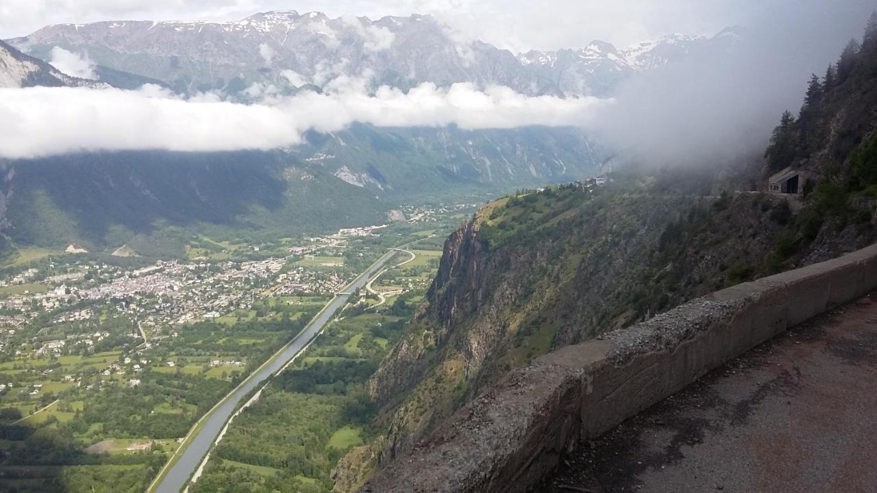 Chalet La Cachette Cyclists & Skiers Le Bourg-d'Oisans Bagian luar foto