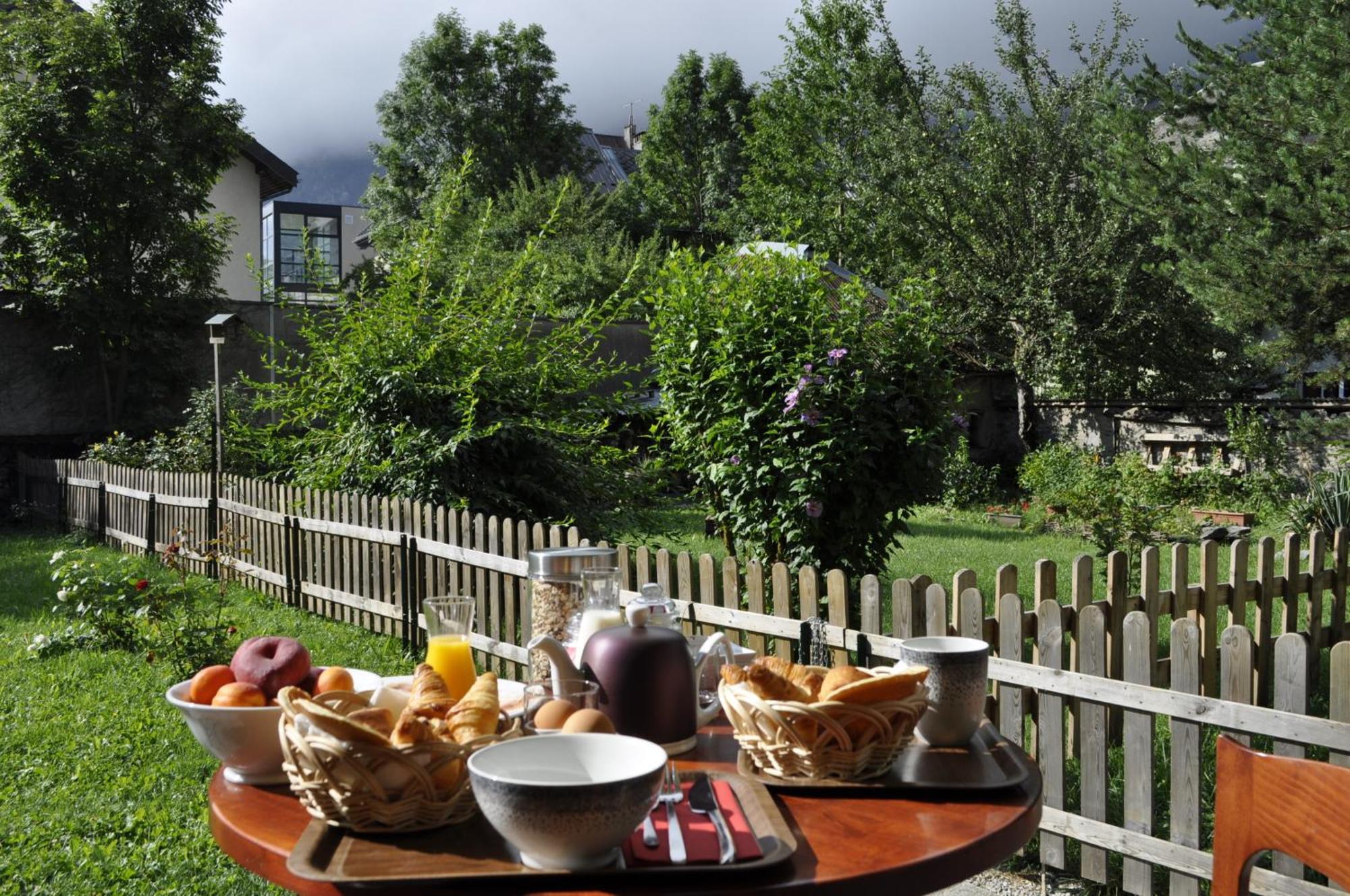 Chalet La Cachette Cyclists & Skiers Le Bourg-d'Oisans Bagian luar foto